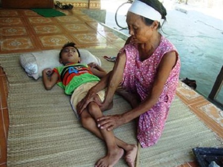 Xã hội - Nghi án bác sĩ bán máu pha: Xử không nghiêm nên “nhờn thuốc”?