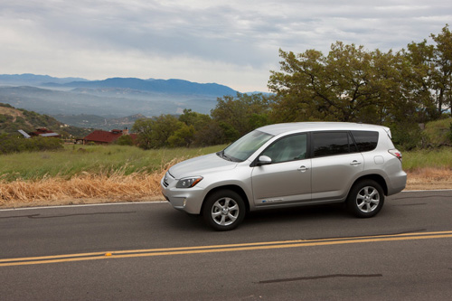 Ô tô-Xe máy - Toyota ra mắt RAV4 EV chạy điện (Hình 2).