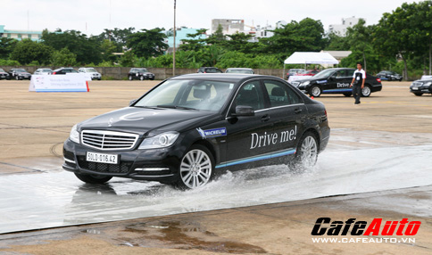 Ô tô-Xe máy - Lái và trải nghiệm cùng Mercedes-Benz 2012 (Hình 3).