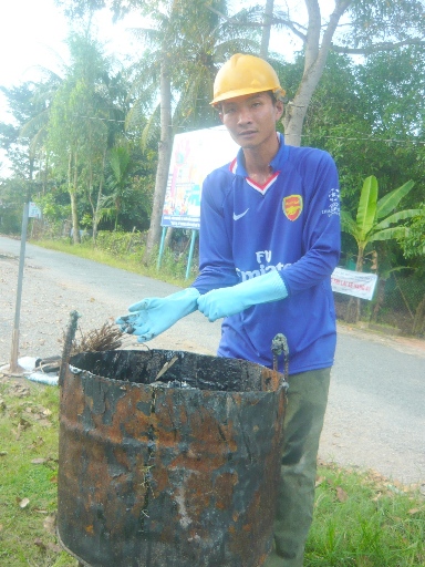 Nhịp sống - Chàng trai bán bò nhà, vá đường cho thiên hạ