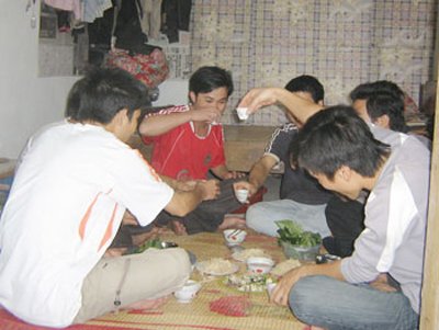 X&atilde; hội - Cuối năm sinh vi&ecirc;n nhậu... thả cửa