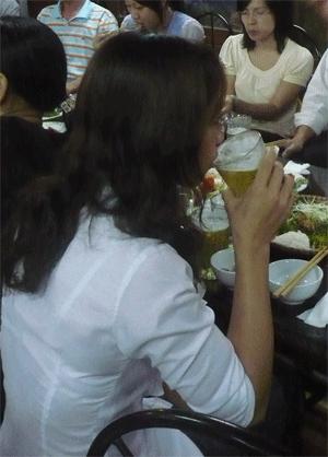 X&atilde; hội - Cuối năm sinh vi&ecirc;n nhậu... thả cửa (H&igrave;nh 2).