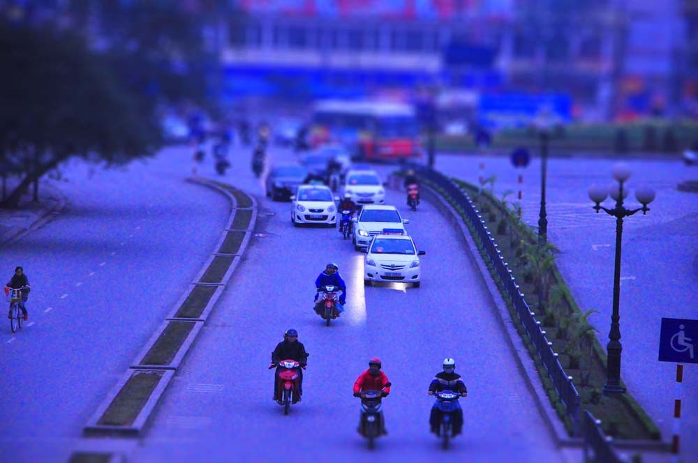 Xã hội - Người Hà Nội vui Tết, 'quên' đội mũ bảo hiểm