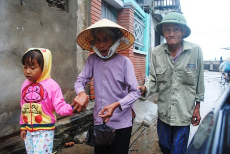 Nhịp sống - Ảnh: Người dân chằng néo nhà cửa đối phó siêu bão (Hình 9).