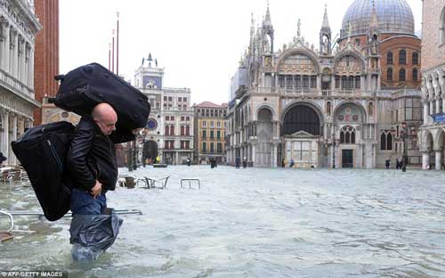 Xã hội - Venice chống chọi với trận lụt lịch sử (Hình 6).