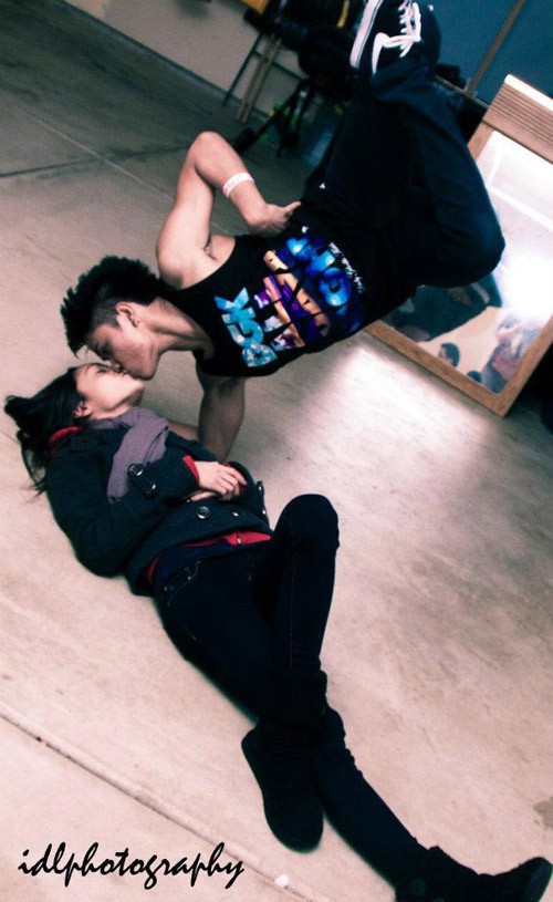 Lạ & Cười - Nụ h&ocirc;n 'độc' như d&acirc;n hiphop (H&igrave;nh 2).