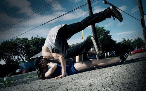 Lạ & Cười - Nụ h&ocirc;n 'độc' như d&acirc;n hiphop (H&igrave;nh 4).