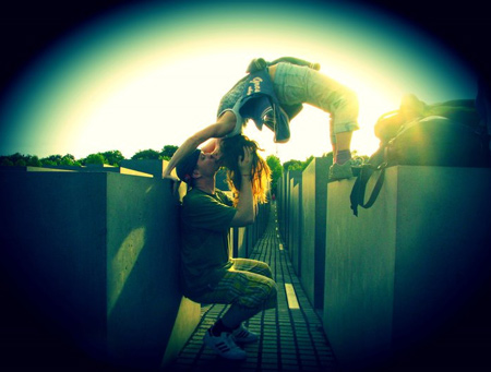 Lạ & Cười - Nụ h&ocirc;n 'độc' như d&acirc;n hiphop (H&igrave;nh 6).