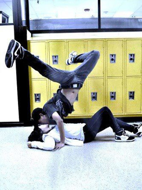 Lạ & Cười - Nụ h&ocirc;n 'độc' như d&acirc;n hiphop (H&igrave;nh 12).