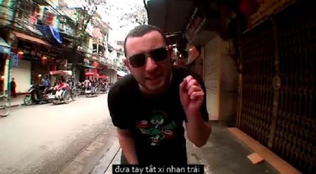 Xã hội - Chàng Tây gây sốt với clip 'Ối giời ơi'