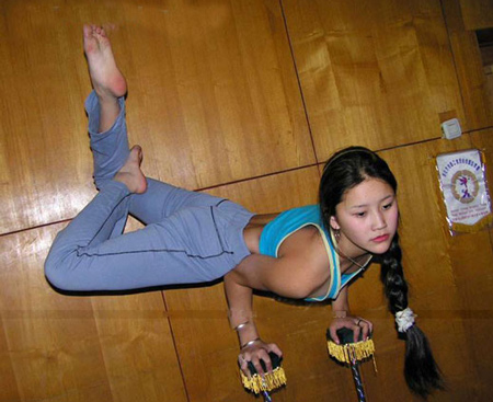 Lạ & Cười - Nhọc nhằn theo đuổi ước mơ nghệ sĩ uốn dẻo (Hình 5).