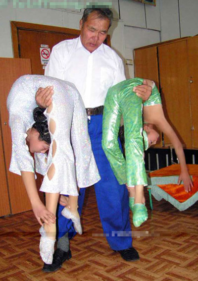 Lạ & Cười - Nhọc nhằn theo đuổi ước mơ nghệ sĩ uốn dẻo (Hình 7).