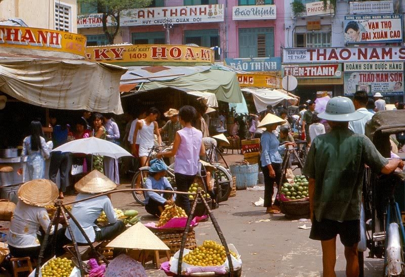 Lạ & Cười - Thấp thoáng chợ quê ở Sài Gòn