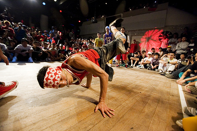 Lạ & Cười - Hot boy Việt tranh tài hiphop thế giới