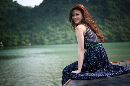 Sự kiện - Kiều nữ tuổi teen đọ dáng trên Vịnh Hạ Long