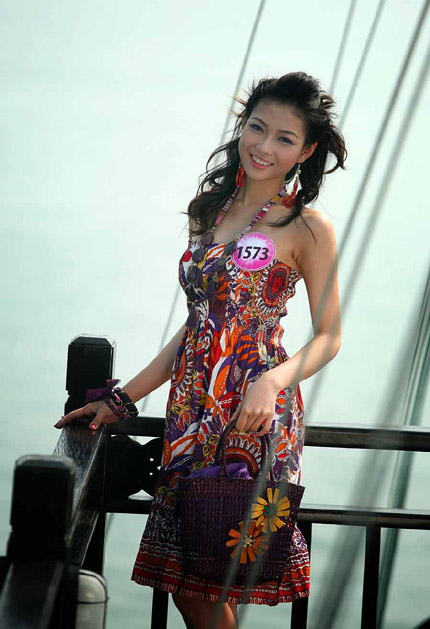 Sự kiện - Kiều nữ tuổi teen đọ dáng trên Vịnh Hạ Long (Hình 8).