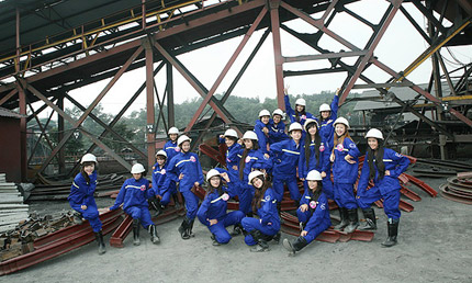 Sự kiện - Miss teen trải nghiệm một ngày làm thợ lò (Hình 6).