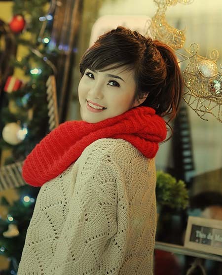 Sự kiện - Style Noel đa phong cách của Khánh Chi (Hình 9).
