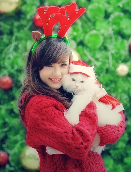 Sự kiện - Style Noel đa phong cách của Khánh Chi