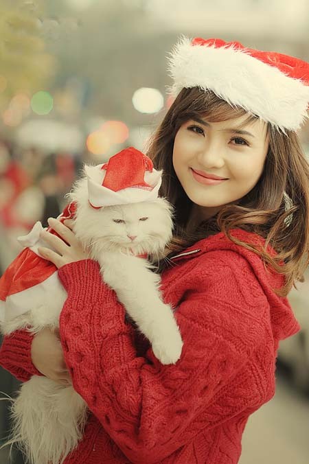 Sự kiện - Style Noel đa phong cách của Khánh Chi (Hình 2).