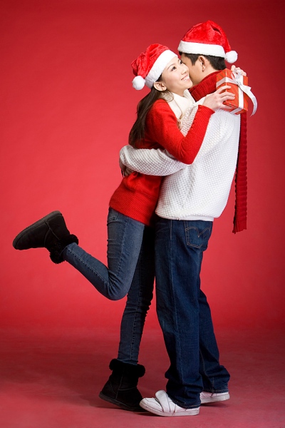 Pháp luật - Chi bạc triệu thuê người yêu đi chơi Noel