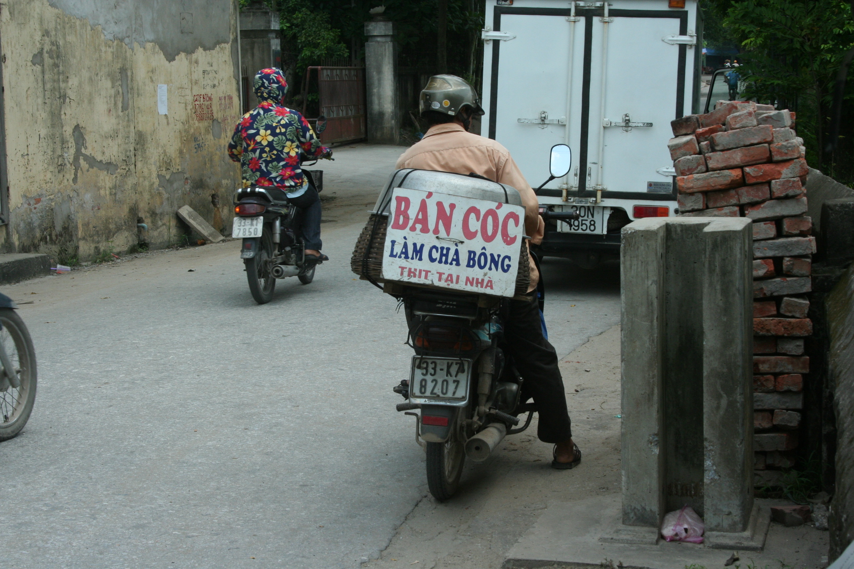 Xã hội - Đua nhau săn tìm thịt cóc cực độc (Hình 2).