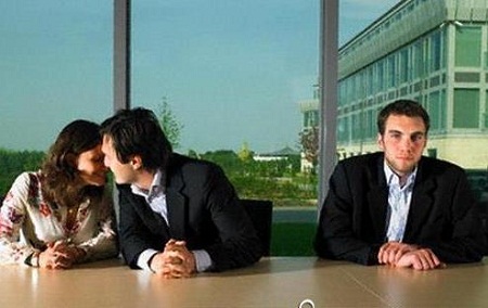 Pháp luật - Vạch mặt ngoại tình, hạ bệ đồng nghiệp thăng chức (Hình 2).