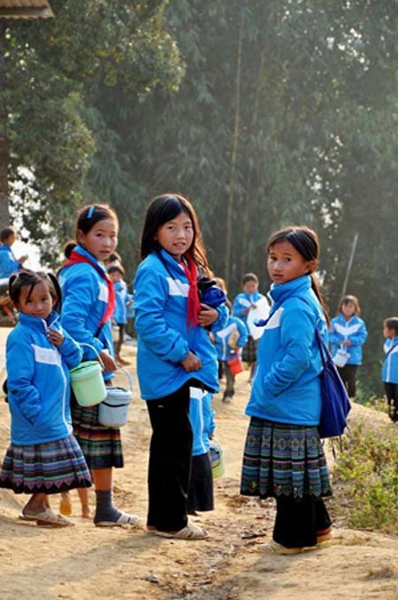 Sự kiện - Trẻ em vùng cao rạng ngời hạnh phúc đón áo ấm (Hình 12).