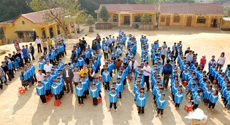 Sự kiện - Trẻ em vùng cao rạng ngời hạnh phúc đón áo ấm (Hình 5).
