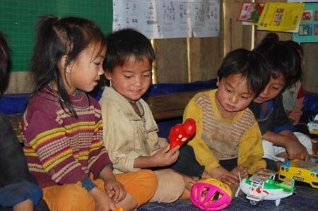 Sự kiện - Trẻ em vùng cao rạng ngời hạnh phúc đón áo ấm (Hình 15).