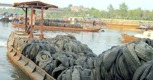 Xã hội - Lái đò biên ải và những đồng tiền nhuốm máu (Hình 2).