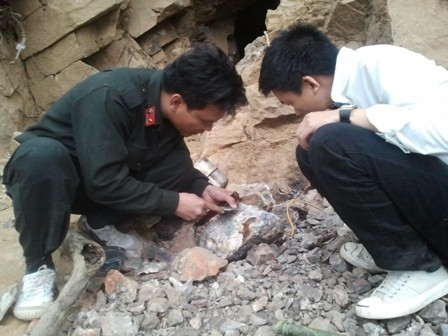 X&atilde; hội - Kỳ 1: Theo dấu vết v&agrave;ng tặc tr&ecirc;n đỉnh Vạn Cung (H&igrave;nh 2).