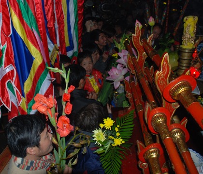 Xã hội - Đền Trần năm nay 'lộc thiêng hơn ấn' (Hình 6).
