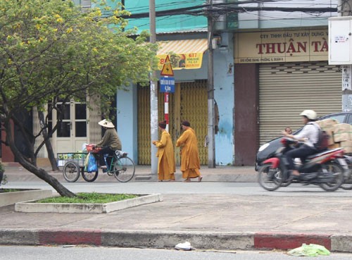 Pháp luật - Lật tẩy những chiêu giả sư, đóng kịch xin đểu