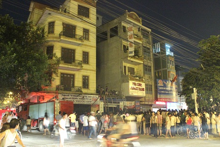 X&atilde; hội - Hỏa hoạn thi&ecirc;u rụi trụ sở một doanh nghiệp (H&igrave;nh 3).