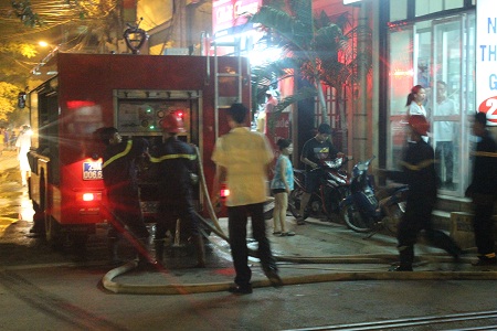 X&atilde; hội - Hỏa hoạn thi&ecirc;u rụi trụ sở một doanh nghiệp (H&igrave;nh 4).