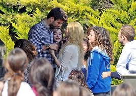 Bóng đá Quốc tế - Gerard Pique phủ nhận hôn lễ với Shakira (Hình 2).