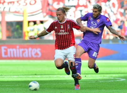 Bóng đá Quốc tế - Thất thủ trước Fiorentina, Milan mất ngôi số 1 (Hình 2).