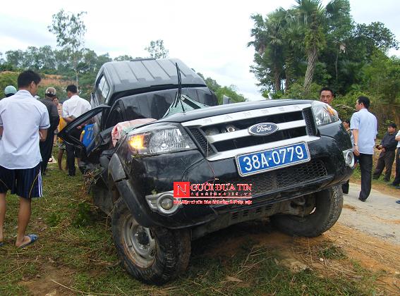 Xã hội - Truy đuổi gỗ lậu, 2 kiểm lâm rơi xuống vực (Hình 2).