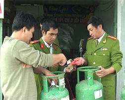 Xã hội - Phát hiện hơn 700 bình gas sang chiết trái phép