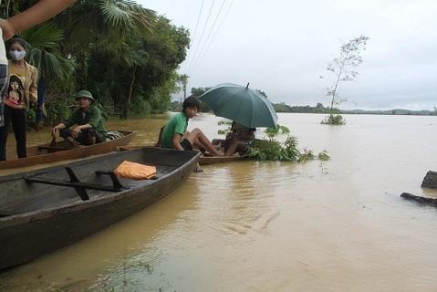 Xã hội - Hà Tĩnh: Mưa lũ kéo dài, 1 người chết và nhiều người bị thương (Hình 2).