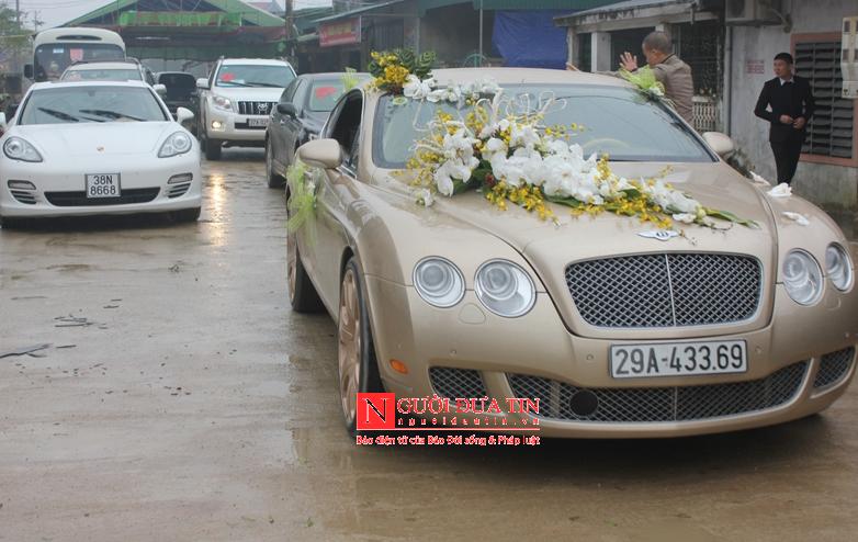 &Ocirc; t&ocirc;-Xe m&aacute;y - Si&ecirc;u xe khủng ở đ&aacute;m cưới tại qu&ecirc; ngh&egrave;o