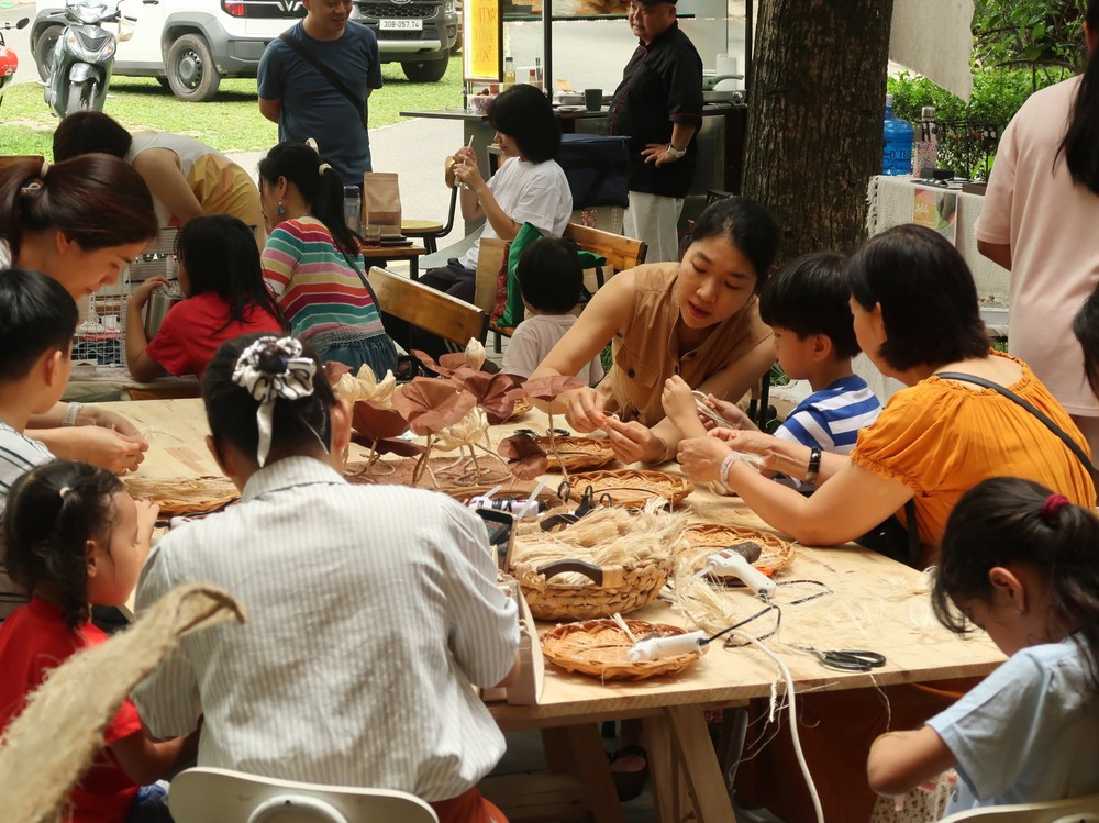 [E] Biến sợi chuối th&agrave;nh t&aacute;c phẩm nghệ thuật gi&aacute; h&agrave;ng chục triệu đồng - Ảnh 15.
