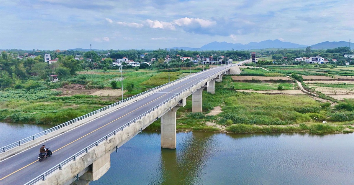 Cận cảnh cầu 150 tỷ đồng "nối đôi bờ vui", người dân hết cảnh đi vòng hơn 20km