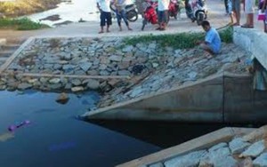 Bé trai 3 tuổi rớt kênh tử vong sau khi bị bỏ rơi, mẹ và người tình lĩnh án tù- Ảnh 3.