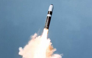 Sức mạnh đáng sợ của tên lửa đạn đạo phóng từ tàu ngầm Trident II SLBM