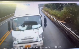 Hai ô tô đấu đầu trên cao tốc Nội Bài - Lào Cai, 4 người thương vong