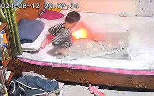 Clip: Máy sấy tóc bất ngờ bốc cháy, bé trai có màn xử lý cực thông minh