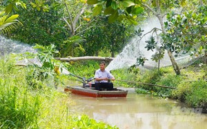 Anh nông dân kiếm mỗi năm 7 tỷ đồng nhờ trồng loại trái siêu to