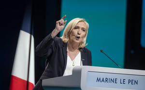Pháp: Chính trị gia cực hữu Le Pen lên tiếng về lựa chọn của ông Macron
